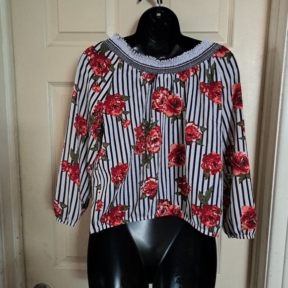 No boundaries off shoulder floral stiped blouse A-50 - Picture 3 of 4